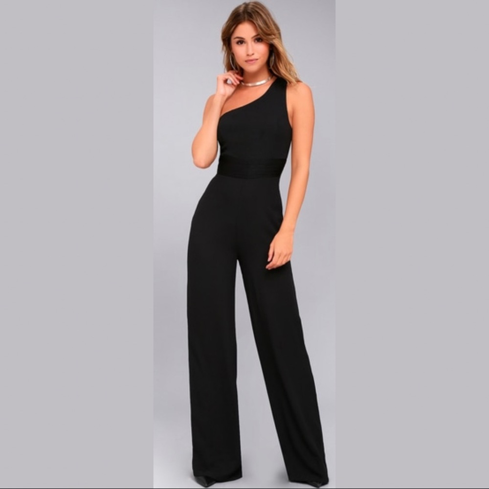 🖤 LULU’S 🖤 Business Black Halter Jumpsuit, xs